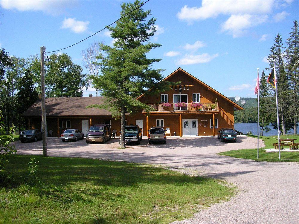 Motel Ours Bleu Lac-Saguay Exterior photo