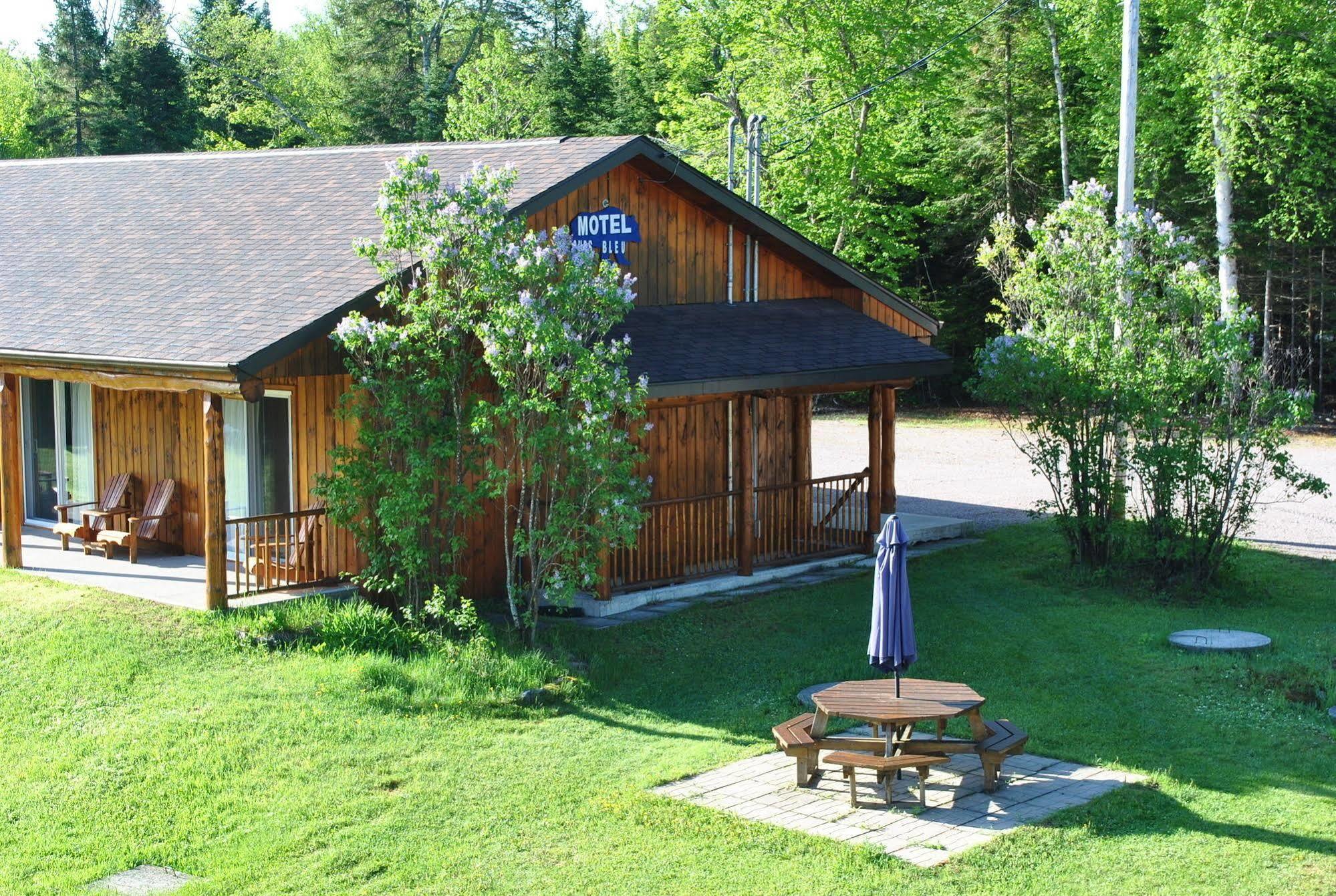 Motel Ours Bleu Lac-Saguay Exterior photo