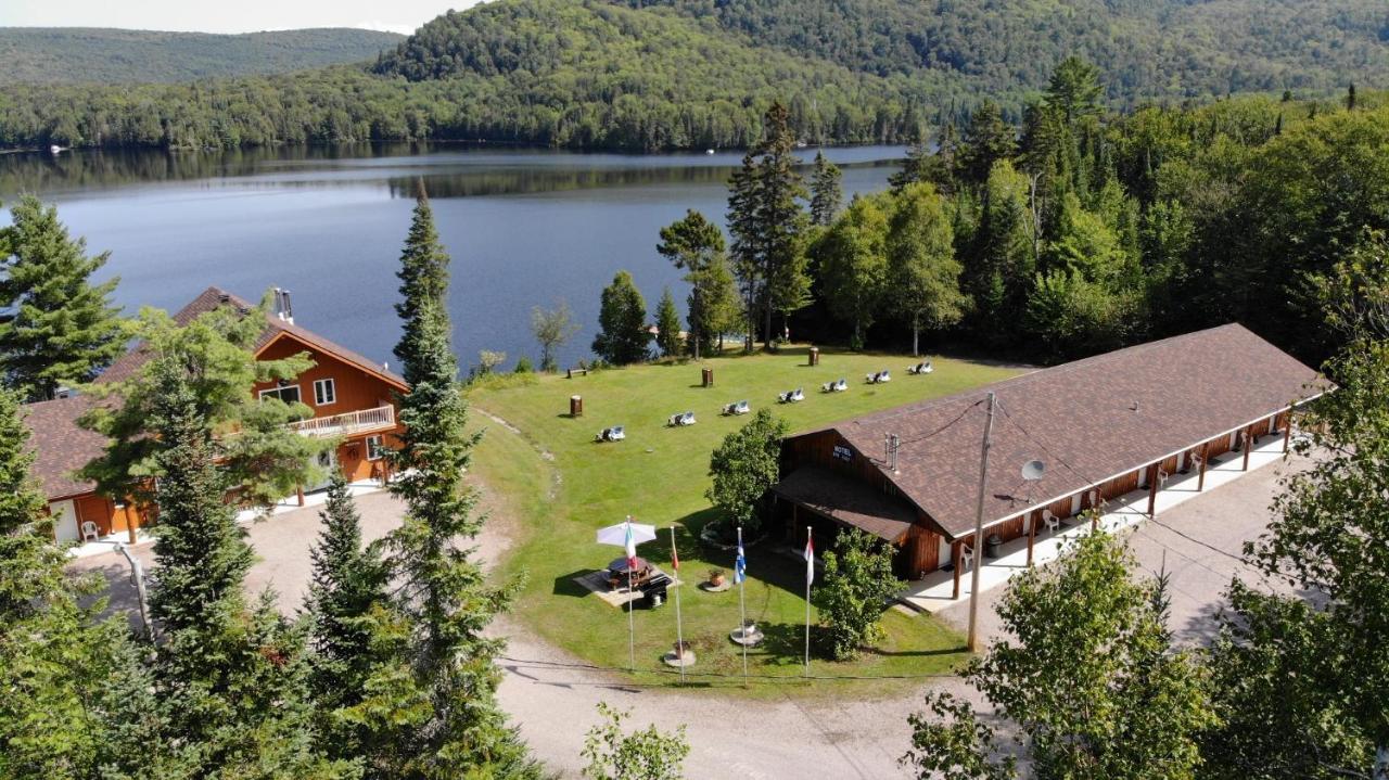 Motel Ours Bleu Lac-Saguay Exterior photo