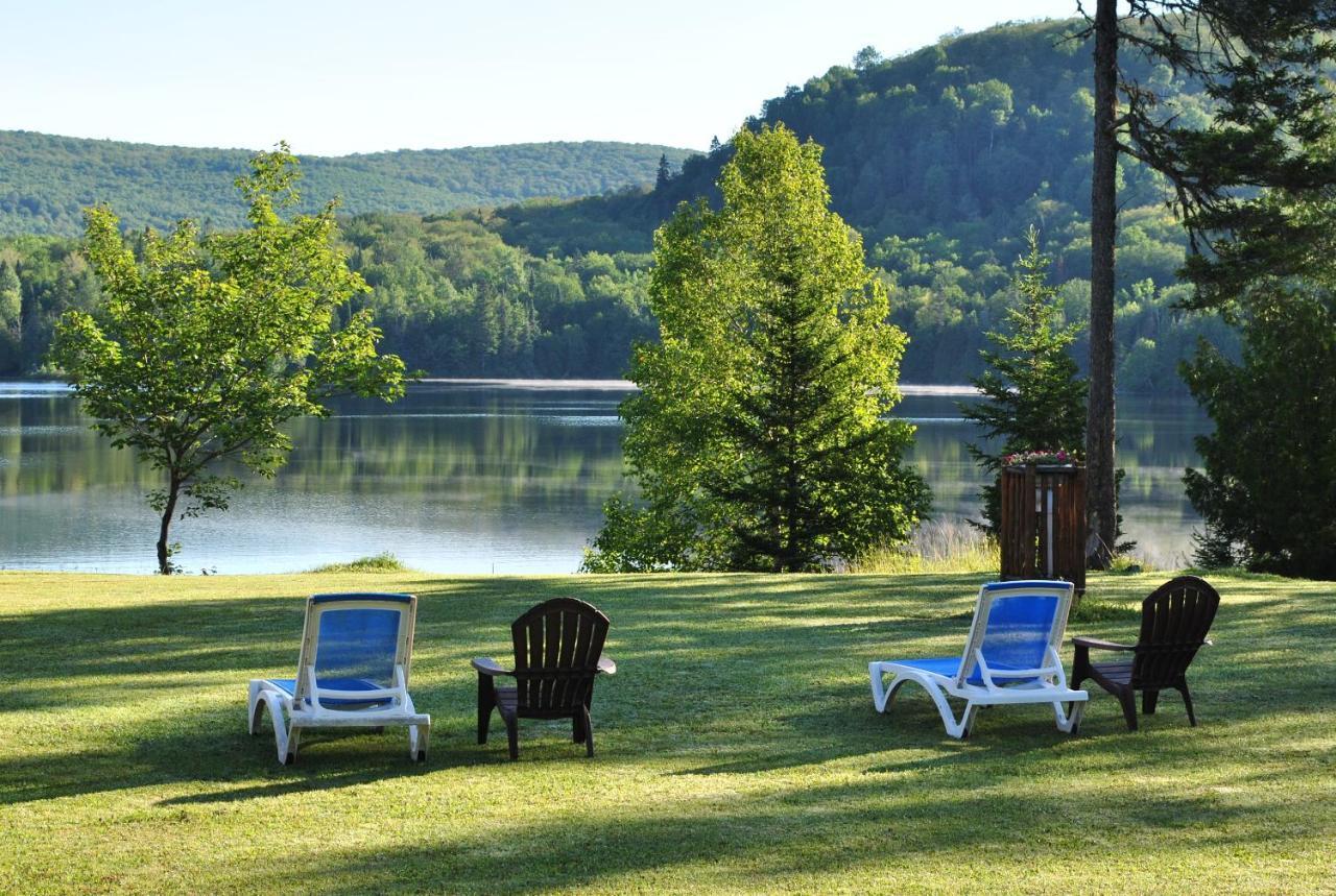 Motel Ours Bleu Lac-Saguay Exterior photo