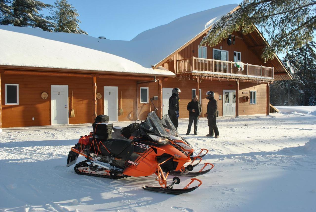 Motel Ours Bleu Lac-Saguay Exterior photo